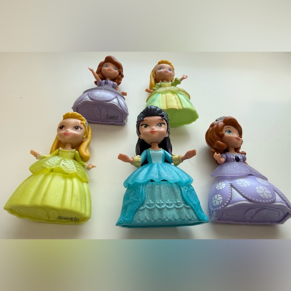 Disney Mini Princess Doll Set - Purple, Yellow, Blue Dresses - Picture 2 of 10